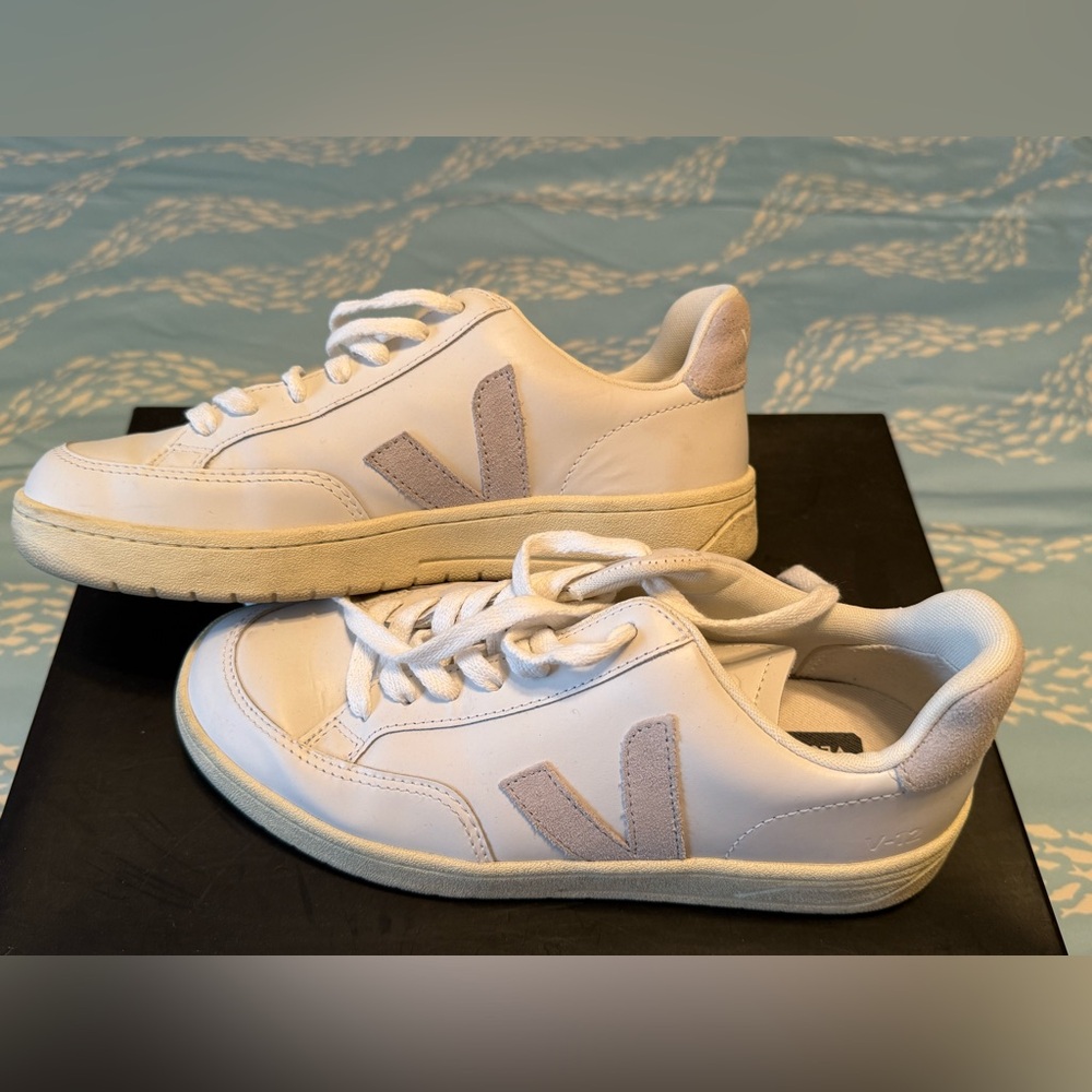 Veja Cream and White Sneakers size 6 - Picture 5 of 5